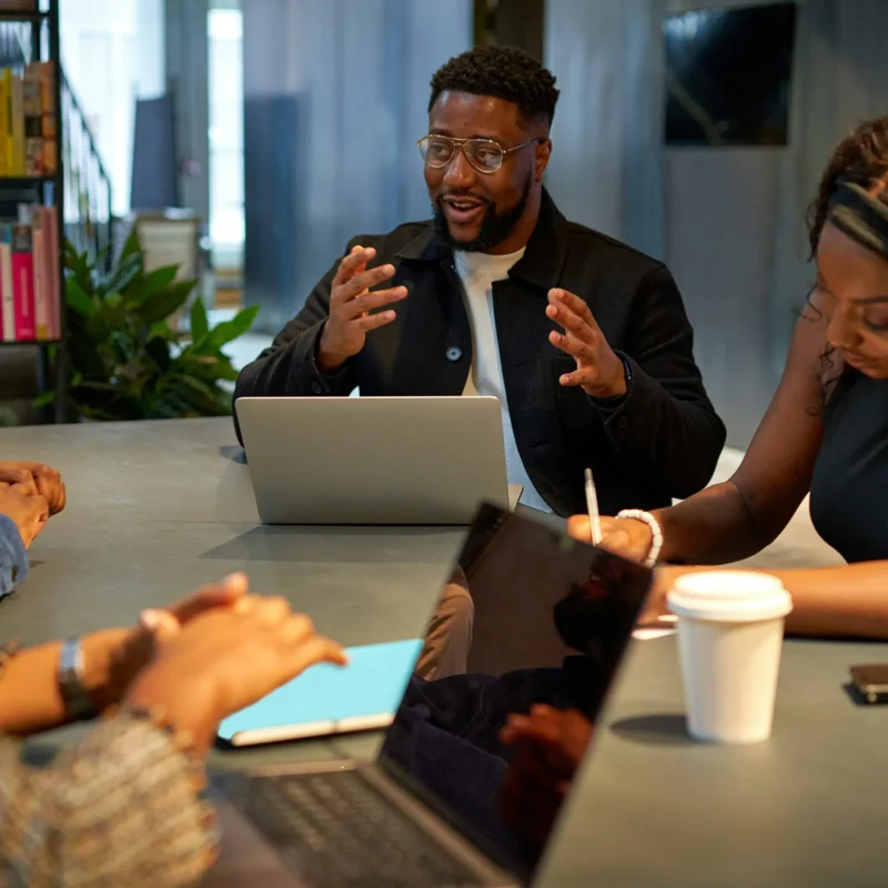 Le contenu ne remplace pas la prospection : il la prépare. C’est lui qui vous aide à être visible sur LinkedIn, crédible et légitime.